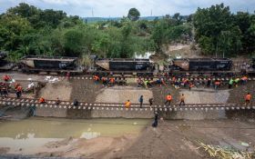 Banjir Grobogan Putus Jalur Kereta, PT KAI Catat 1.200 Penumpang Batalkan Perjalanan - JPNN.com Jateng