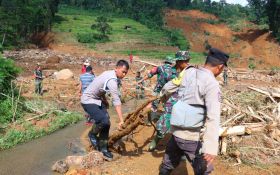 Korban Meninggal Longsor Pekalongan Bertambah, Area Pencarian Diperluas - JPNN.com Jateng