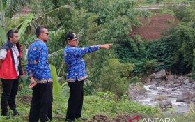 Tebing Longsor di Temanggung Ancam Jalan Nasional, Upaya Penanganan Darurat Dilakukan - JPNN.com Jateng