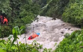 Remaja Tertimbun Longsor di Jepara Ditemukan Meninggal, Dua Temannya Selamat - JPNN.com Jateng