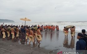 Keraton Jogja Menggelar Labuhan di Pantai Selatan - JPNN.com Jogja