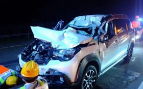 Mobil Tabrakan Maut dengan Truk di Tol Jombang-Mojokerto, 1 Orang Tewas 3 Terluka - JPNN.com Jatim