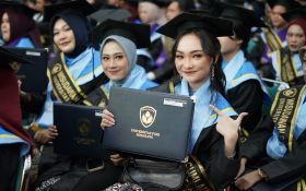 Wisuda ke-79 UPGRIS: Lulusan Tembus Kancah Internasional - JPNN.com Jateng