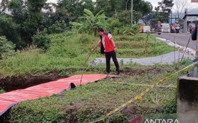 Tebing 20 Meter Ambruk di Parakan, BPBD Temanggung Imbau Warga Lereng Waspada Longsor  - JPNN.com Jateng