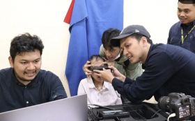 Disdukcapil Depok Jemput Bola Urus Dokumen Kependudukan untuk Lansia hingga Disabilitas - JPNN.com Jabar