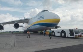 Melihat Pesawat Kargo Terbesar di Dunia Mendarat di Bandara Juanda - JPNN.com Jatim