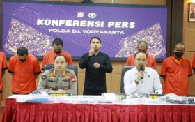 Judi Online Lempar Dadu Terbongkar, 7 Orang Ditangkap Polisi - JPNN.com Jogja