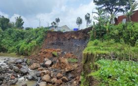 Longsor Susulan Terjadi di Tebing Sungai Galeh Temanggung, Warga Diimbau Waspada - JPNN.com Jateng