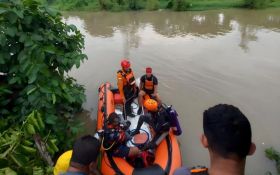 Remaja Perempuan di Surabaya Dilaporkan Hilang Tercebur di Sungai Belakang Rumah - JPNN.com Jatim