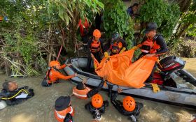 Remaja yang Dilaporkan Tenggelam di Sungai Belakang Rumah Ditemukan Tewas - JPNN.com Jatim