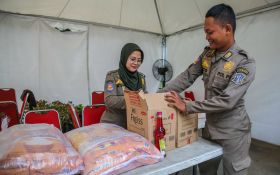 Pemkot Surabaya Terima 118 Paket Bansos untuk Pengganti Karangan Bunga Pelantikan Eri - JPNN.com Jatim