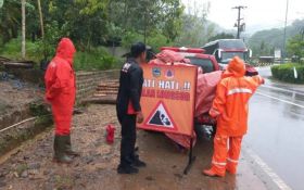 Longsor di Tegalombo Pacitan, Jalur Ponorogo-Pacitan Sempat Lumpuh Total - JPNN.com Jatim