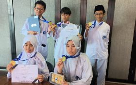 Sulap Limbah Bandeng Jadi Nugget, Siswa Al Azhar 13 Raih Medali Emas di YISF - JPNN.com Jatim