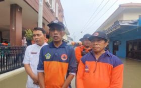 Luapan Kali Mas Surabaya Rendam Ribuan Rumah & Sekolah di Gresik    - JPNN.com Jatim