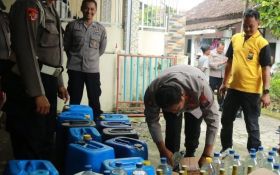 Satpol PP Madiun Razia Miras Jelang Ramadan, Sita Puluhan Arak Jowo - JPNN.com Jatim