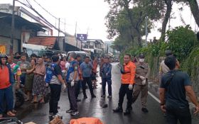 Hindari Pemotor Lawan Arus, Pelajar di Surabaya Tewas Terlindas Truk - JPNN.com Jatim