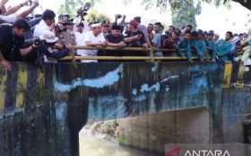 Bupati Bekasi Dampingi Gubernur Jabar Tertibkan Bangunan Liar di Kali Sepak Gabus - JPNN.com Jabar