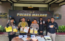 Polres Malang Bongkar Pemalsuan Minyak Goreng Premium, Pasutri Jadi Tersangka - JPNN.com Jatim