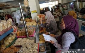 Menjelang Lebaran, Tim Sidak Temukan Makanan Kedaluwarsa di Pasar Tradisional Solo - JPNN.com Jateng