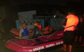 Banjir Rendam 4 Kecamatan di Kabupaten Bandung, Ratusan Warga Mengungsi - JPNN.com Jabar