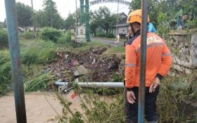 Madiun Dilanda Banjir dan Longsor, 500 Rumah Terendam, Satu Warga Hilang - JPNN.com Jatim