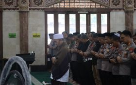 Polda Banten Salat Ghaib untuk 3 Polisi Lampung - JPNN.com Banten