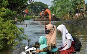 Tahun Ini Pemkab Bekasi Targetkan Menormalisasi Sungai 81 Kilometer Demi Cegah Banjir - JPNN.com Jabar