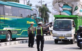 Melebihi Kapasitas, 9 Truk yang Melintas di Madiun Ditilang Polisi - JPNN.com Jatim