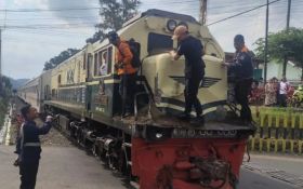 KA Ijen Ekspres Tabrakan dengan Truk di Perlintasan Sebidang Jember - JPNN.com Jatim
