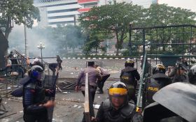 Mayday di Kantor Gubernur Jateng Ricuh, Polisi Klaim Provokasi Dipicu Kelompok Anarko - JPNN.com Jateng