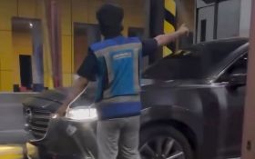 Mazda CX-5 Terobos Tol Gayamsari Semarang Tanpa Bayar, Pengemudi Diduga Mabuk - JPNN.com Jateng