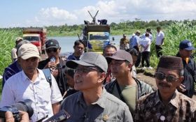 Penambang di Sungai Progo Keluhkan Regulasi Pompa Mekanik - JPNN.com Jogja