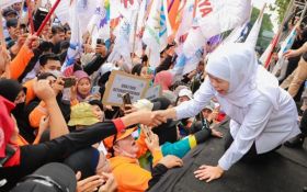Gubernur Khofifah Terbitkan SE Larangan Diskriminasi Usia dalam Rekrutmen Kerja - JPNN.com Jatim