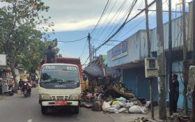 DLH Surabaya Minta Warga Segera Melaporkan Tumpukan Sampah - JPNN.com Jatim