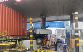 Zubaidi Azis Mengantuk, Gerbang Tol Waru pun Hancur - JPNN.com Jatim