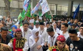 Teriakan 1 Kali Lagi Hingga Doa dari Kiai Antarkan Khofifah-Emil Ambil Nomor Urut - JPNN.com Jatim