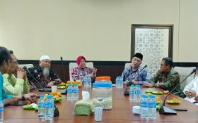 Risma Sowan ke PW Muhammadiyah Diskusi Soal Pendidikan hingga Kesehatan Mental - JPNN.com Jatim