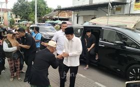 Bareng Kaesang,, Jokowi Salat Jumat di Masjid Sheikh Zayed Solo - JPNN.com Jateng