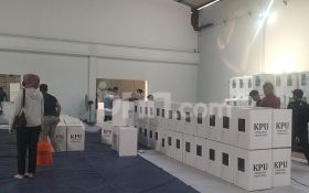 H-7 Pencoblosan, KPU Depok Mulai Distribusikan Logistik Pilkada 2024 - JPNN.com Jabar