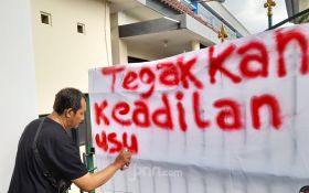 Kejari Sleman jadi Sasaran Demo, Dituntut Mengungkap Dalang Korupsi Dana Hibah - JPNN.com Jogja