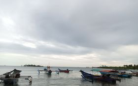 4 Wisatawan Terseret Ombak di Pantai Cinangka Serang, Satu Orang Hilang - JPNN.com Banten