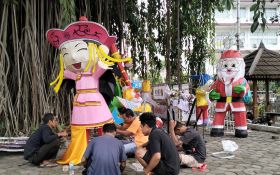 Menjelang Imlek, Perajin Lampion di Solo Meraup Omzet Ratusan Juta - JPNN.com Jateng