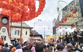 Puncak Grebeg Sudiro di Solo, 4.000 Kue Keranjang Disebar - JPNN.com Jateng