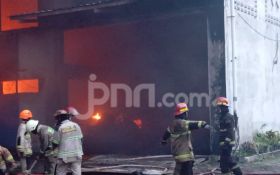 Tiga Pabrik Tekstil di Kabupaten Bandung Hangus Terbakar - JPNN.com Jabar