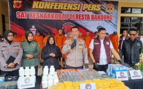 Polresta Bandung Bongkar Gudang Penyimpanan Narkoba di Bojongsoang - JPNN.com Jabar