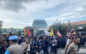 Polisi Pastikan Tidak Ada Mahasiswa yang Ditangkap Saat Demo Ricuh, Massa Bubar - JPNN.com Jatim