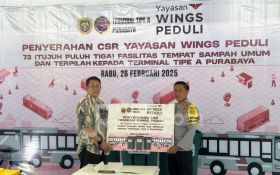 Yayasan Wings Peduli Serahkan 73 Tempat Sampah ke Terminal Purabaya - JPNN.com Jatim