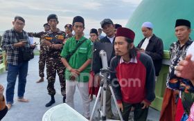 Warga Jalan Cumpat Pertahankan Gunakan Rubu' untuk Amati Hilal Ramadan - JPNN.com Jatim