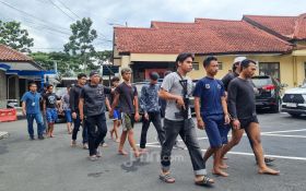 Polisi Tangkap 5 Pengeroyok Tukang Parkir di Cimaung Setelah Sempat Kabur ke Kota Dodol - JPNN.com Jabar