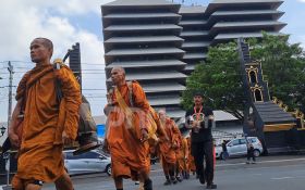 Ada 227 Aturan Bhikkhu Thudong, Salah Satunya Tak Boleh Konsumsi Makanan Berat - JPNN.com Jateng